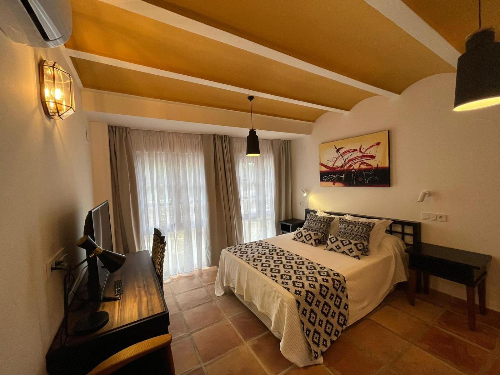 Alahuar Hotel 4*